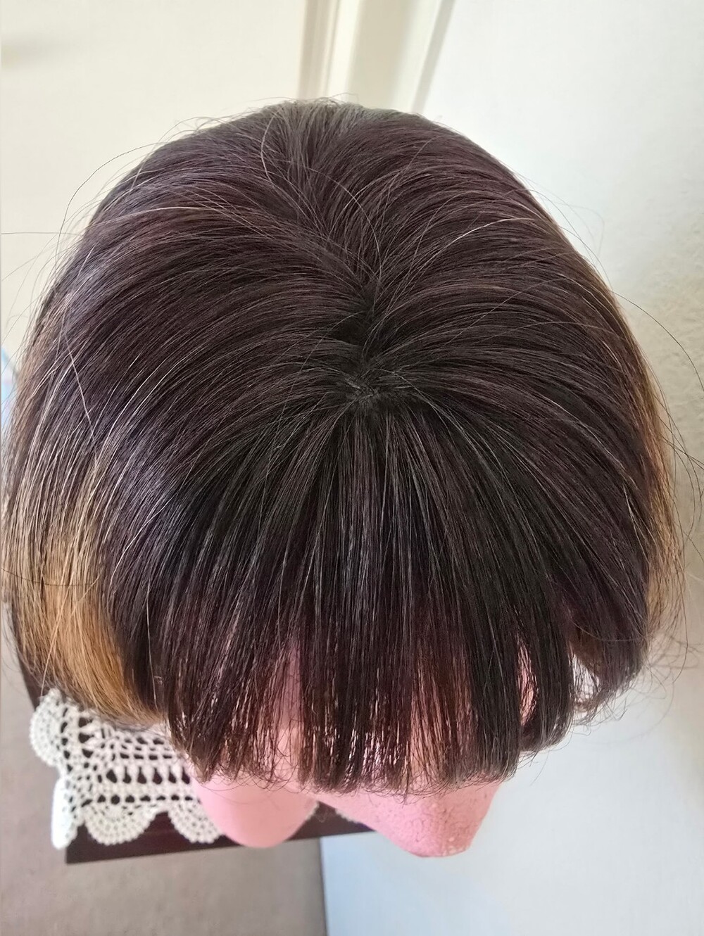 Bobbi Boss Women's Layered Synthetic Wig with Brown Base and Blonde Highlights - Picture 4 of 7